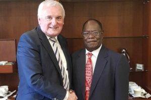 Bertie-Ahern-&-Vice-President-Mr-Raymond-Masono-of-Bougainville