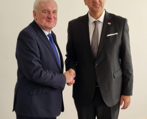 Bertie Ahern in Zagreb for a one on one meeting with Croatian Prime Minister Andrej Plenković. Mr Ahern was in Zagreb at the invitation of the Croatian Government to address a group of Croatian Foreign Diplomats, Ministers, as well as parliamentarians on the topic of negotiating the Good Friday Agreement and the experience he gained through the process. Mr Ahern took time over questions from the assembled corp of Diplomats on how his experience and what he learned could be applied throughout the world today, which is witnessing an ever increasing level of conflict. Mr Ahern also had meetings with Foreign Minister Grilic Radman over the course of his two day visit.